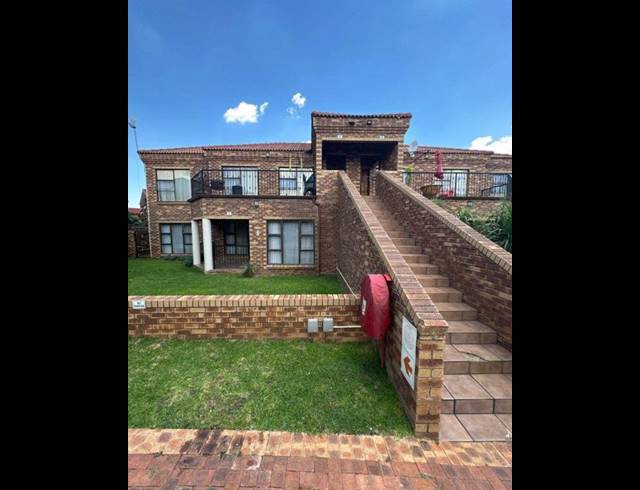 2 BEDROOM TOWNHOUSE FOR SALE IN LIEFDE EN VREDE